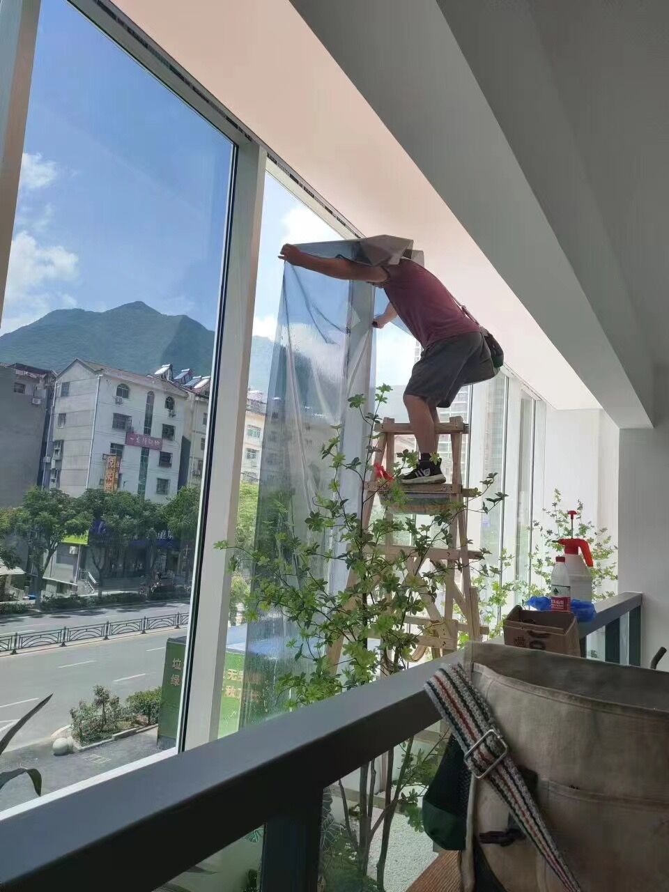 玻璃幕墙玻璃隔热膜2.jpg